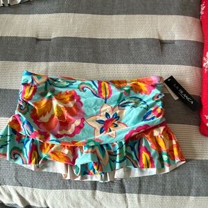NWT-La Blanca Ruffle Swim skirt with attached swim bottom. Size 12. Never worn